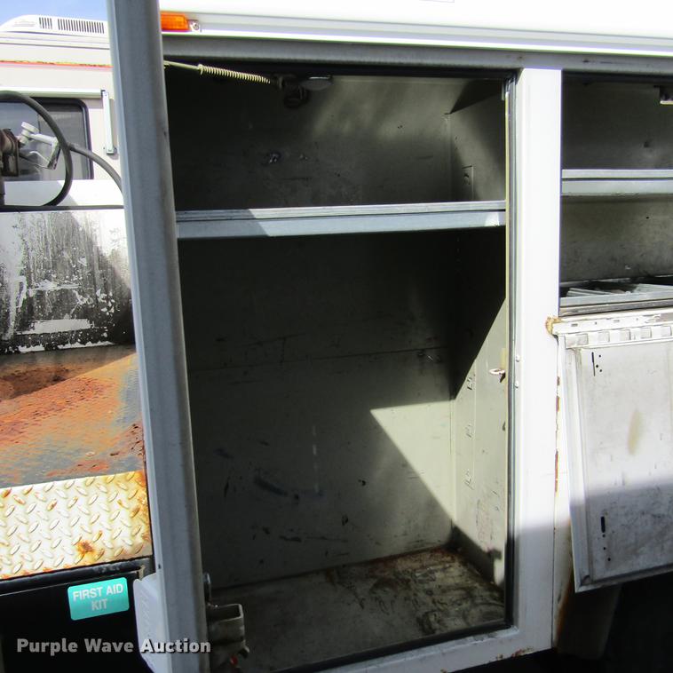 image for item DD2720 2004 Ford F650 Super Duty service truck