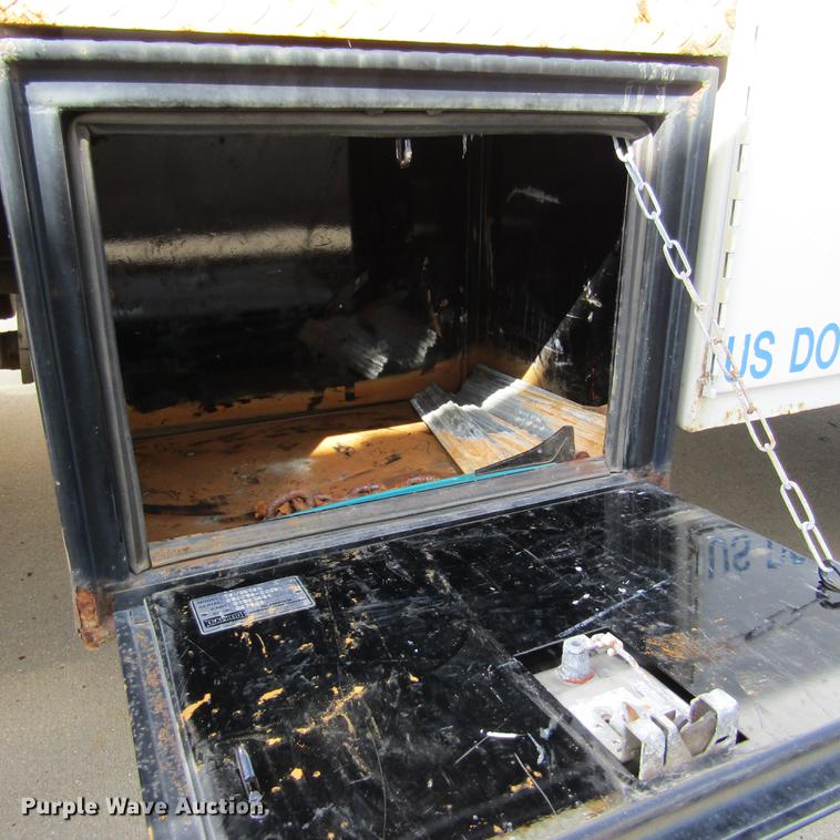 image for item DD2720 2004 Ford F650 Super Duty service truck