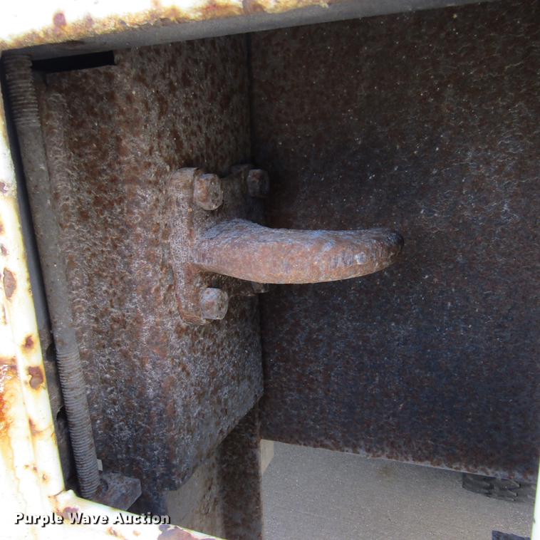 image for item DD2720 2004 Ford F650 Super Duty service truck