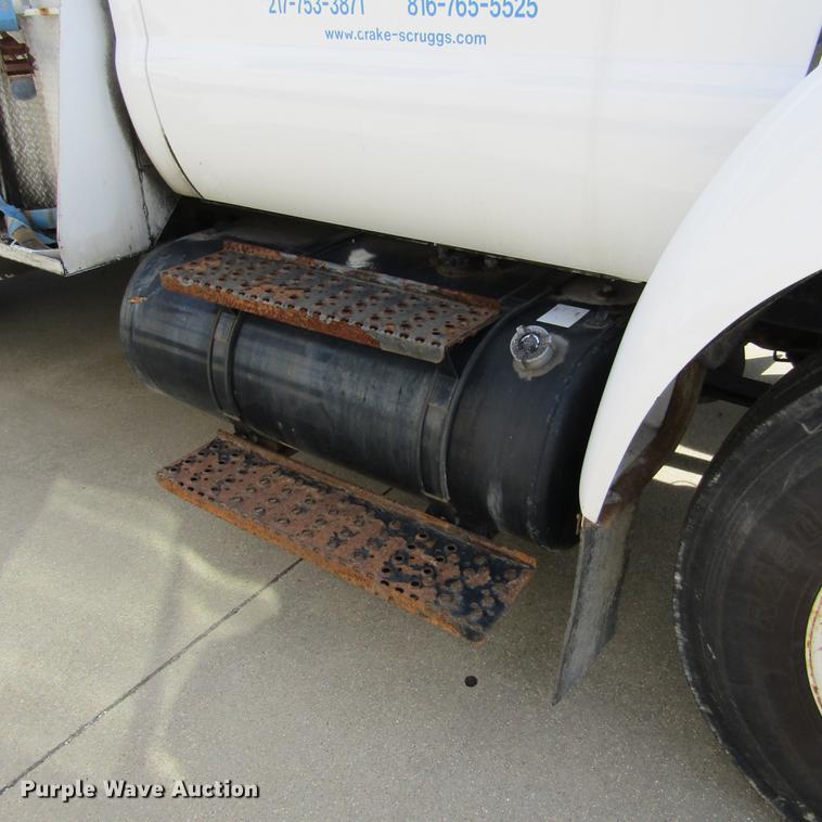 image for item DD2720 2004 Ford F650 Super Duty service truck