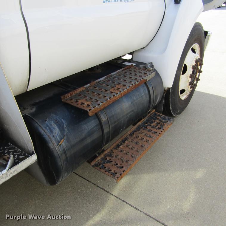 image for item DD2720 2004 Ford F650 Super Duty service truck