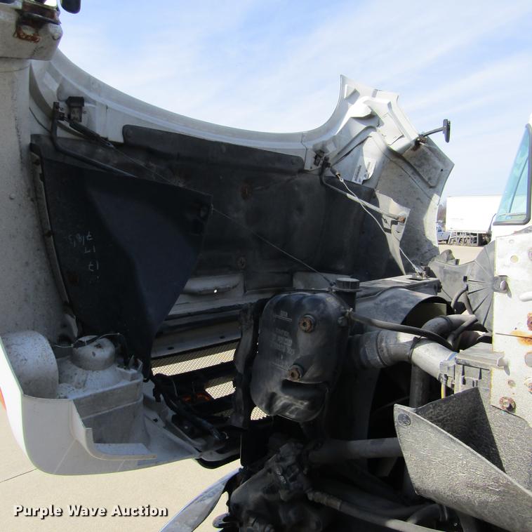 image for item DD2720 2004 Ford F650 Super Duty service truck