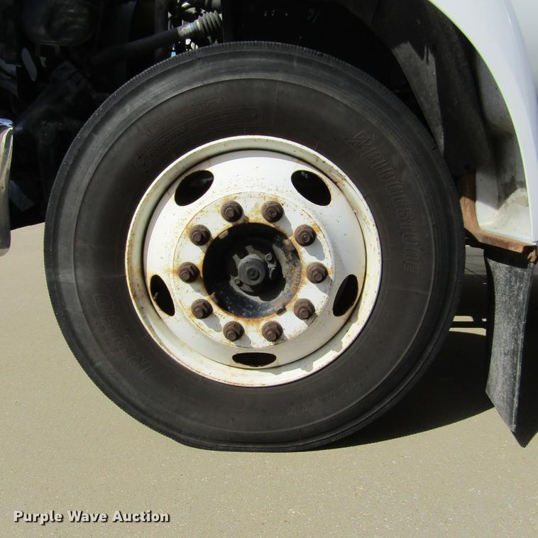 image for item DD2720 2004 Ford F650 Super Duty service truck