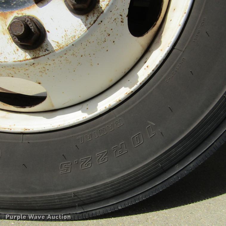 image for item DD2720 2004 Ford F650 Super Duty service truck