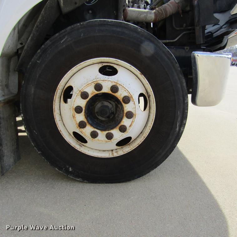 image for item DD2720 2004 Ford F650 Super Duty service truck