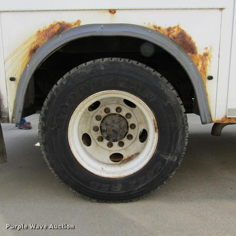 image for item DD2720 2004 Ford F650 Super Duty service truck