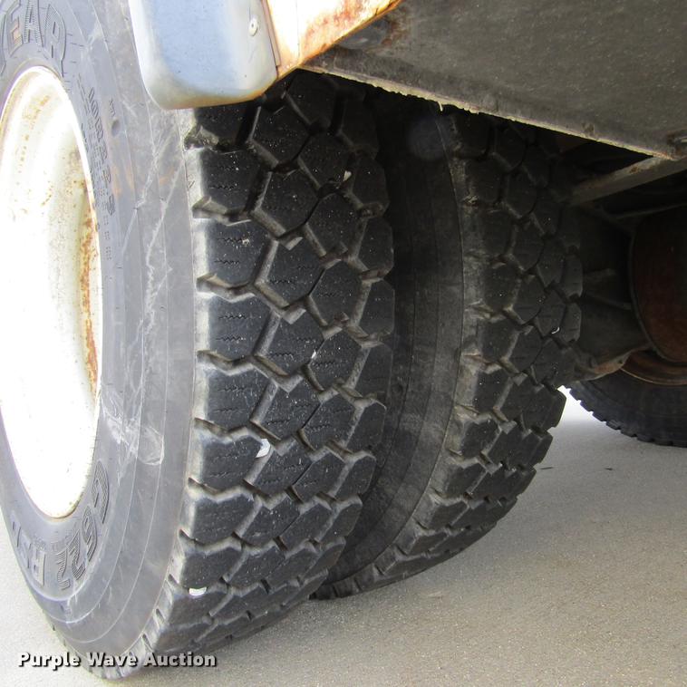 image for item DD2720 2004 Ford F650 Super Duty service truck