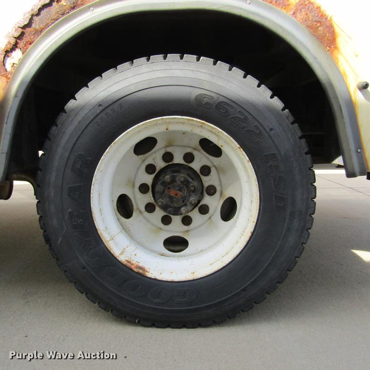 image for item DD2720 2004 Ford F650 Super Duty service truck