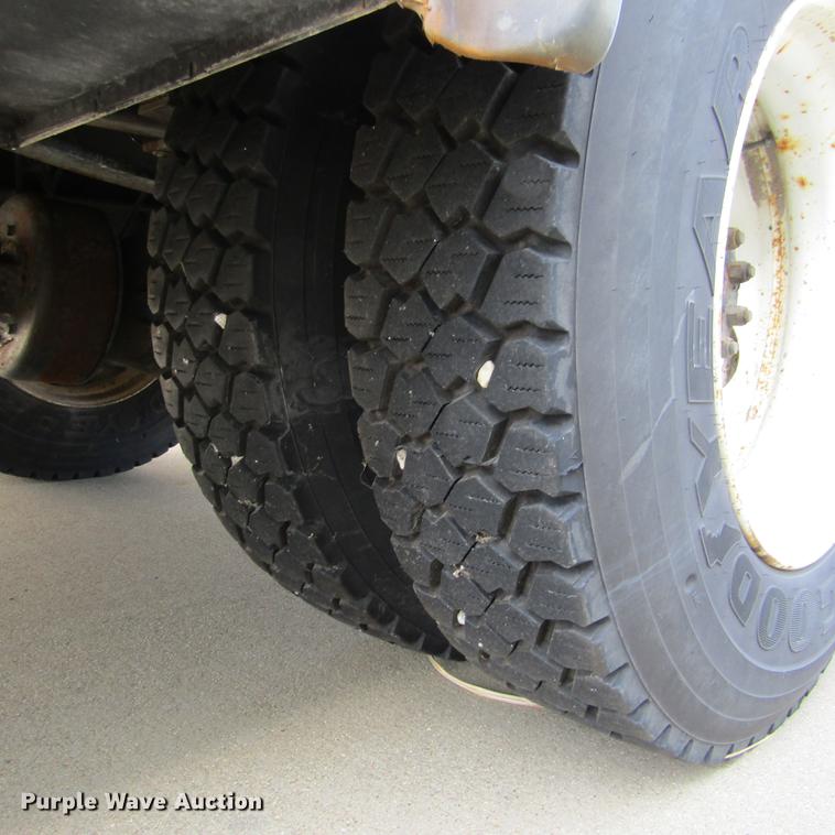 image for item DD2720 2004 Ford F650 Super Duty service truck