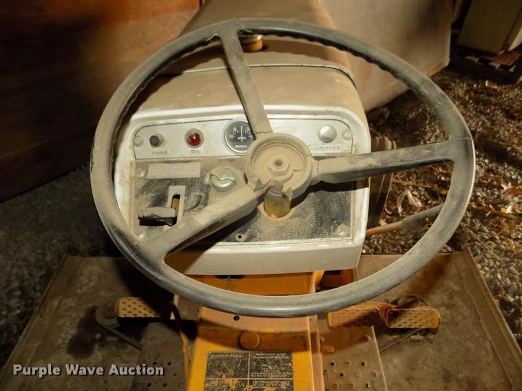 image for item DD2839 International 154 Cub Lo-Boy tractor