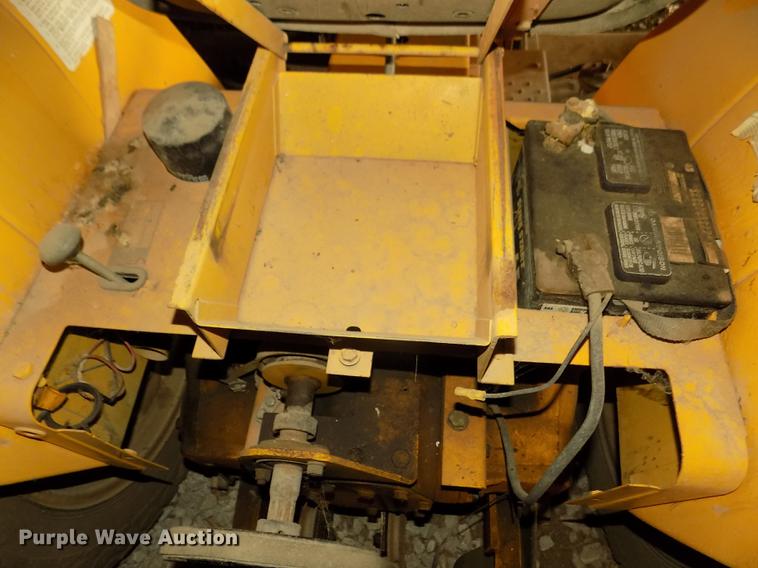 image for item DD2839 International 154 Cub Lo-Boy tractor