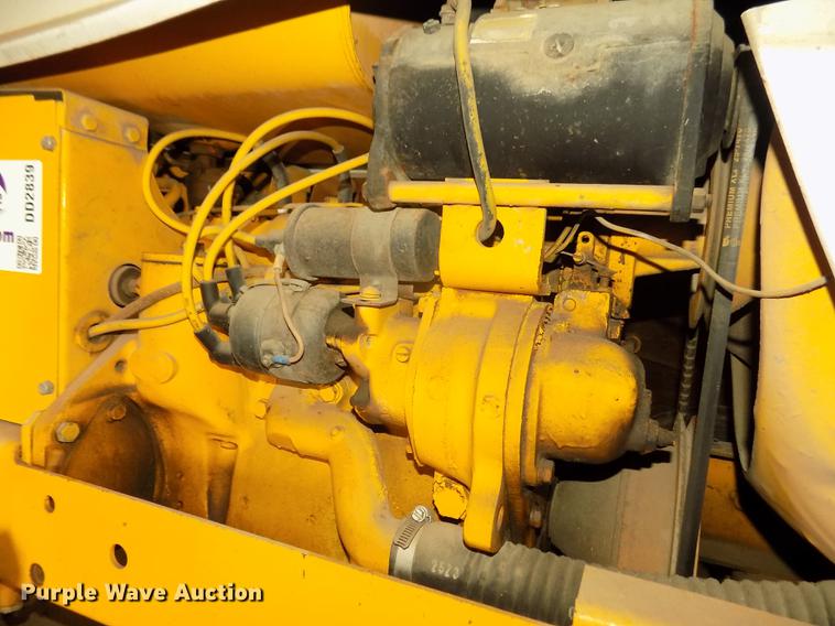 image for item DD2839 International 154 Cub Lo-Boy tractor