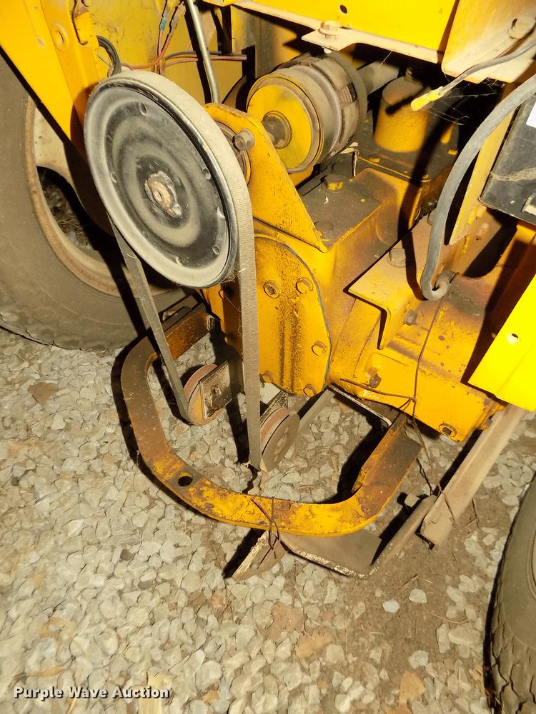 image for item DD2839 International 154 Cub Lo-Boy tractor