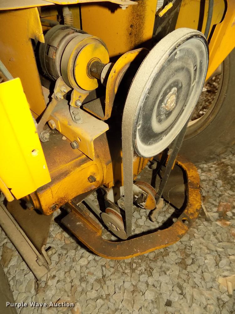 image for item DD2839 International 154 Cub Lo-Boy tractor