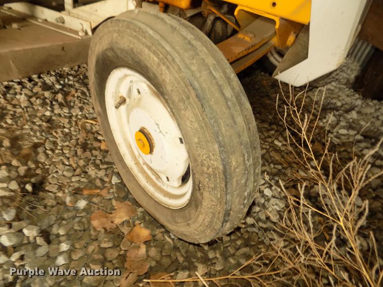 image for item DD2839 International 154 Cub Lo-Boy tractor