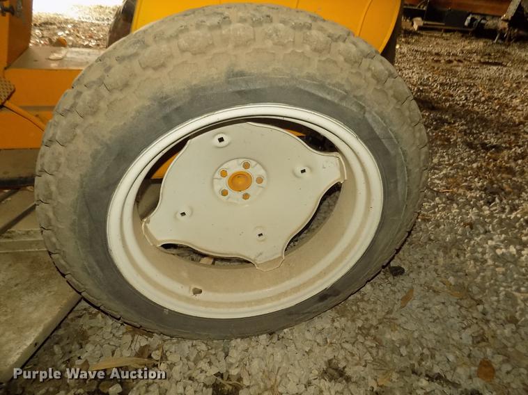 image for item DD2839 International 154 Cub Lo-Boy tractor