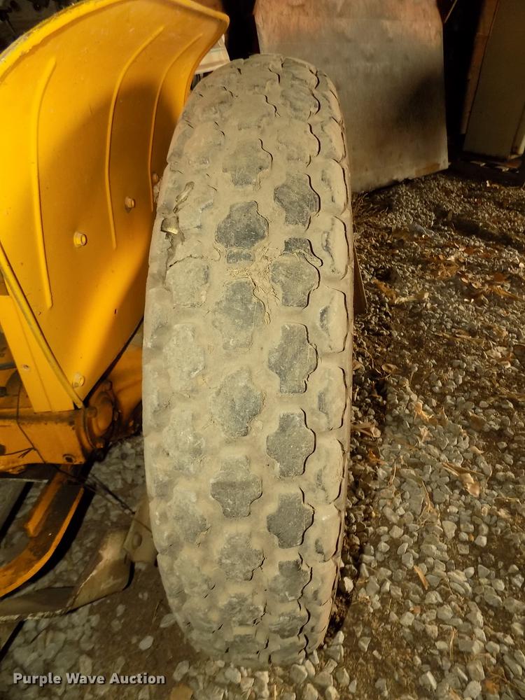 image for item DD2839 International 154 Cub Lo-Boy tractor