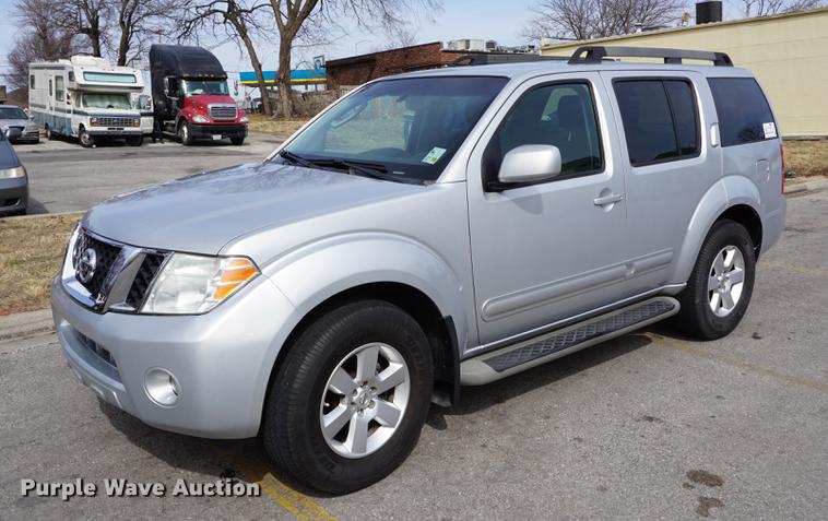 image for item DE3142 2011 Nissan Pathfinder SUV