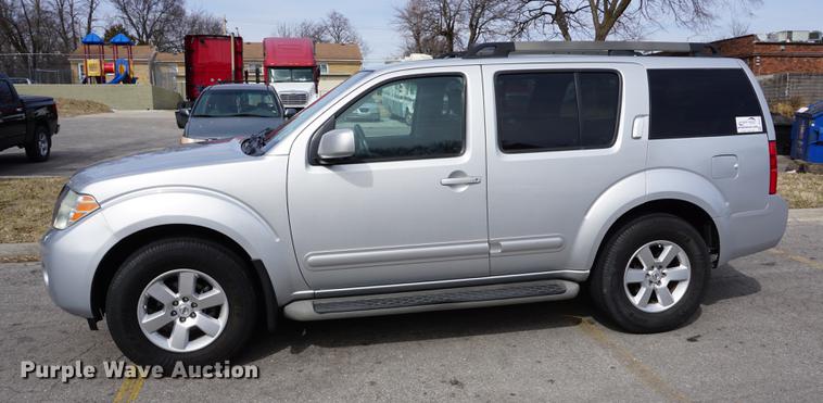 image for item DE3142 2011 Nissan Pathfinder SUV