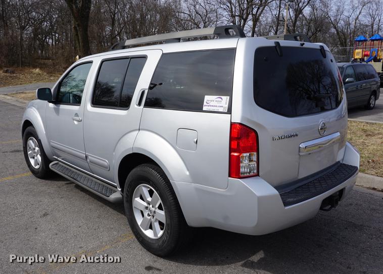 image for item DE3142 2011 Nissan Pathfinder SUV