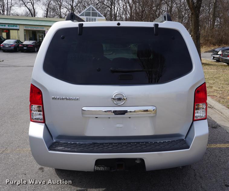 image for item DE3142 2011 Nissan Pathfinder SUV