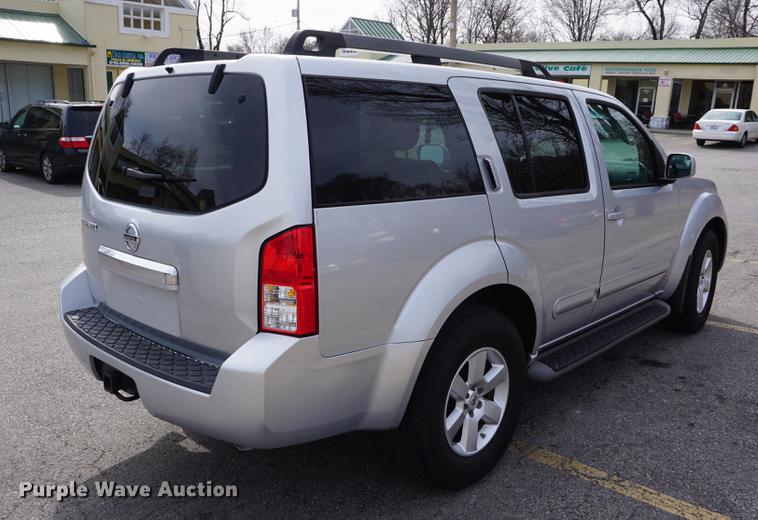image for item DE3142 2011 Nissan Pathfinder SUV