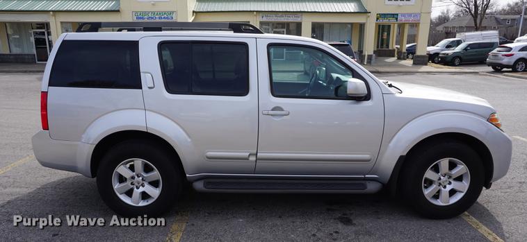 image for item DE3142 2011 Nissan Pathfinder SUV