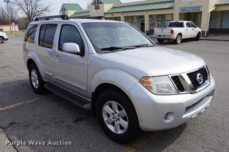 image for item DE3142 2011 Nissan Pathfinder SUV