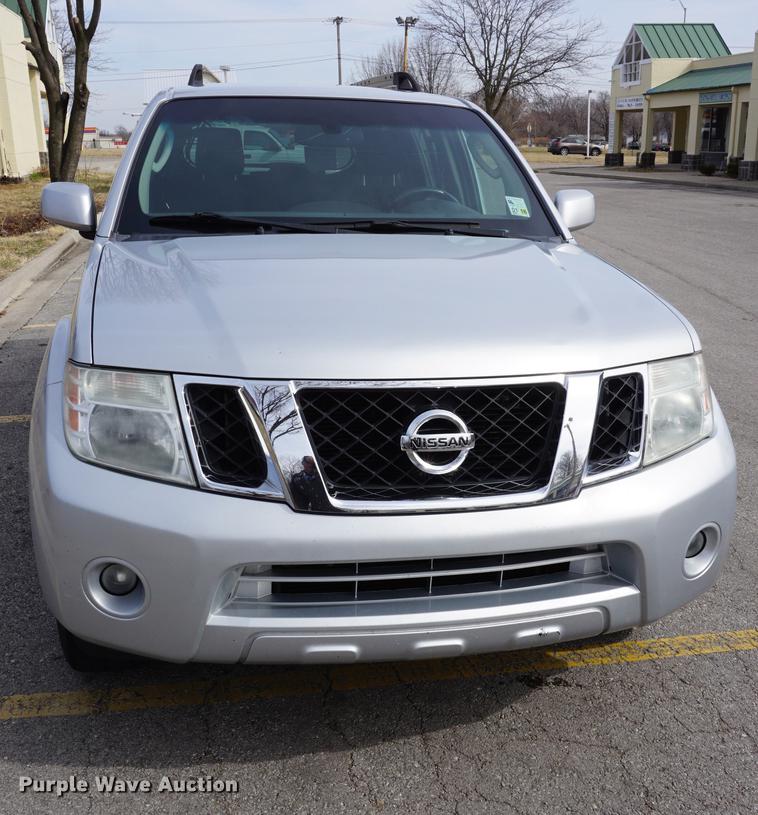 image for item DE3142 2011 Nissan Pathfinder SUV