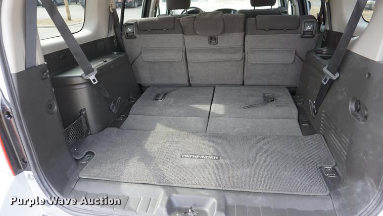 image for item DE3142 2011 Nissan Pathfinder SUV