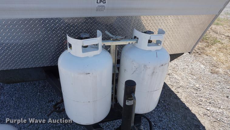 image for item DE3207 2003 National RV Splash camper