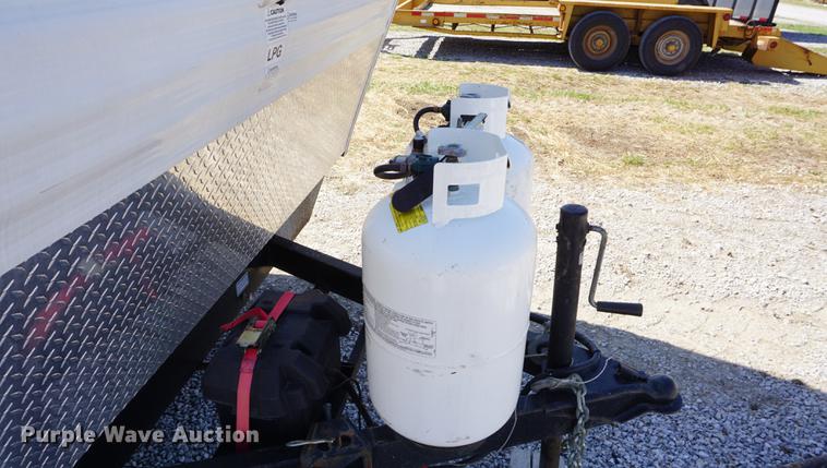 image for item DE3207 2003 National RV Splash camper