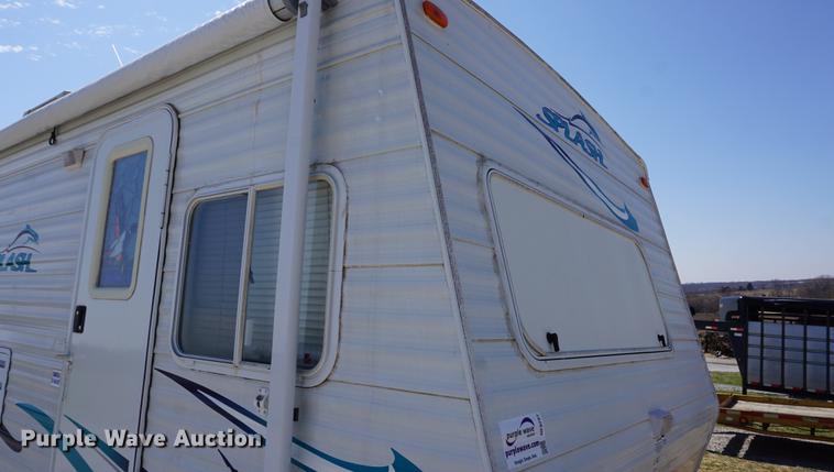 image for item DE3207 2003 National RV Splash camper