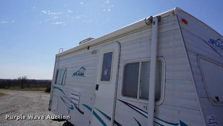 image for item DE3207 2003 National RV Splash camper