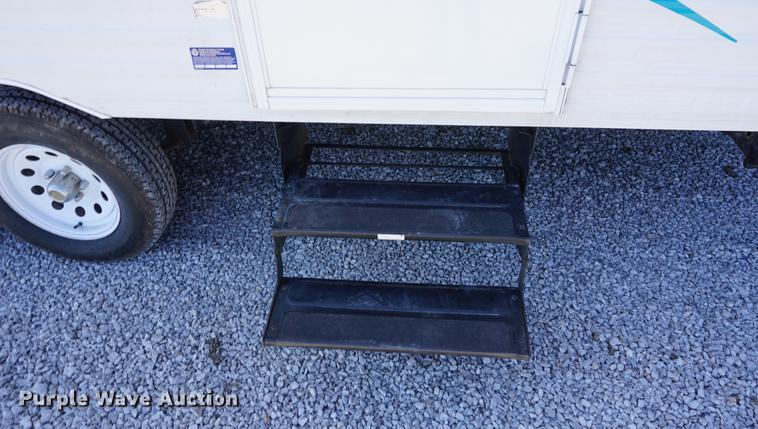 image for item DE3207 2003 National RV Splash camper
