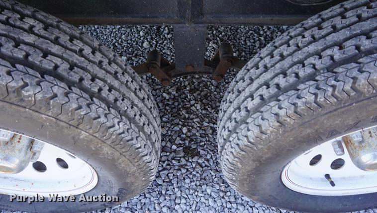 image for item DE3207 2003 National RV Splash camper