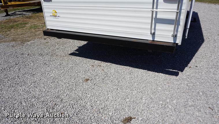 image for item DE3207 2003 National RV Splash camper