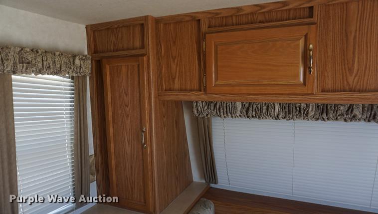 image for item DE3207 2003 National RV Splash camper