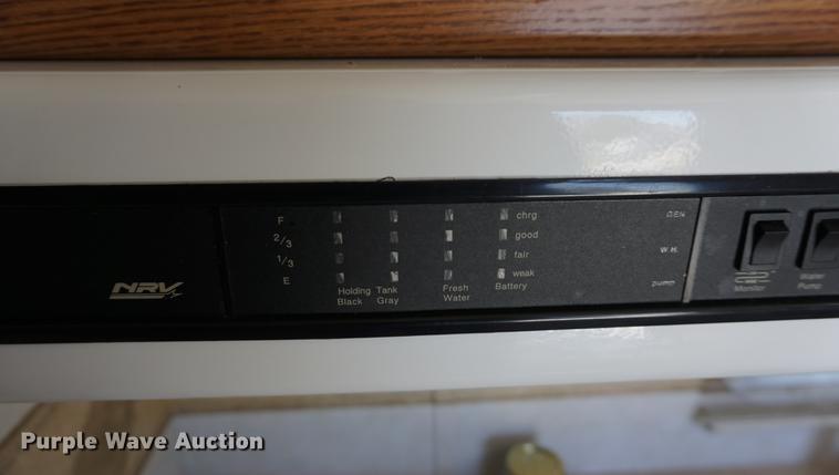 image for item DE3207 2003 National RV Splash camper