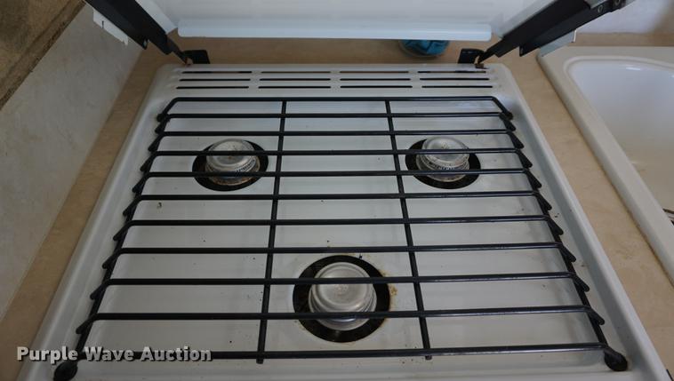 image for item DE3207 2003 National RV Splash camper