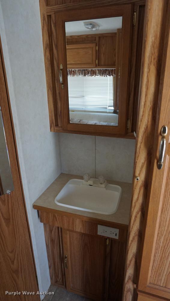 image for item DE3207 2003 National RV Splash camper