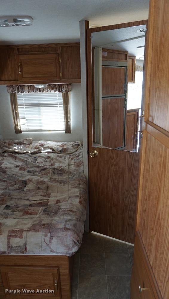 image for item DE3207 2003 National RV Splash camper