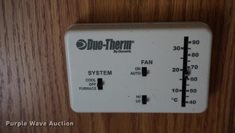 image for item DE3207 2003 National RV Splash camper