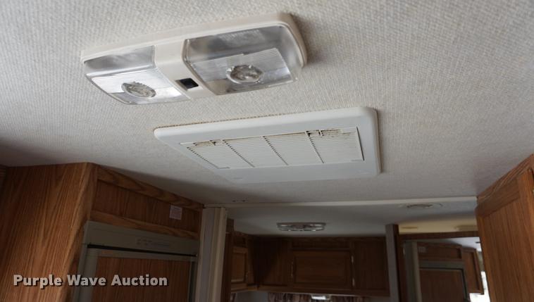 image for item DE3207 2003 National RV Splash camper