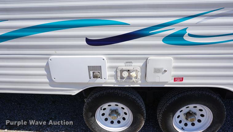 image for item DE3207 2003 National RV Splash camper