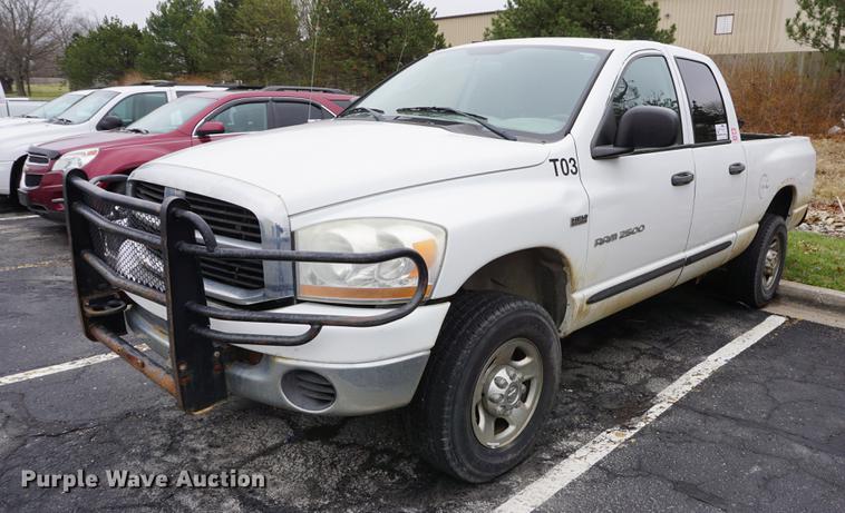image for item DE3257 2006 Dodge Ram 2500 Quad Cab pickup truck