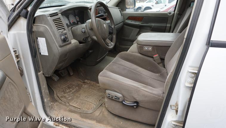 image for item DE3257 2006 Dodge Ram 2500 Quad Cab pickup truck