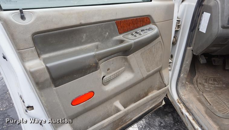 image for item DE3257 2006 Dodge Ram 2500 Quad Cab pickup truck