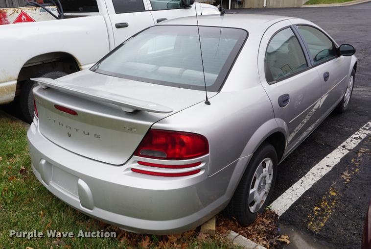 image for item DE3258 2004 Dodge Stratus