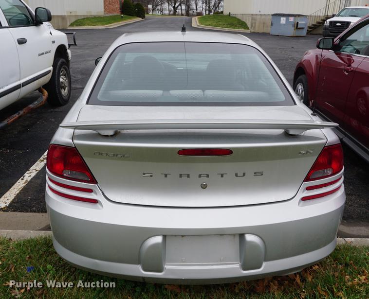 image for item DE3258 2004 Dodge Stratus